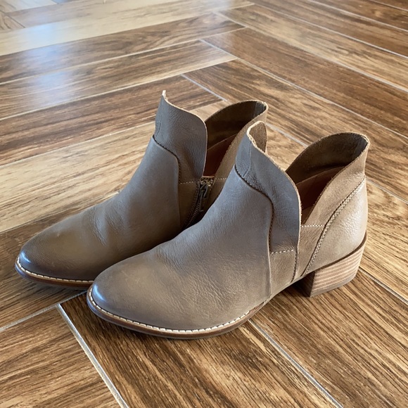 Seychelles Leather Taupe Booties - Picture 2 of 5
